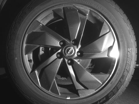 Used 2025 Nissan Rogue SV image 12