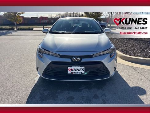 Used 2025 Toyota Corolla LE image 3