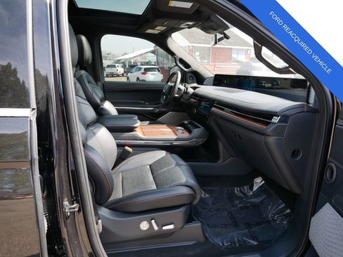 Used 2025 Lincoln Navigator L Black Label AWD/4WD image 8