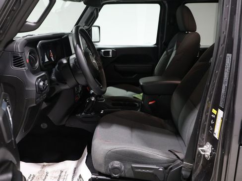 Used 2025 Jeep Wrangler Unlimited Rubicon image 11