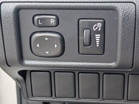 Used 2013 Lexus CT 200h w/ Premium Pkg w/Navigation FWD image 13