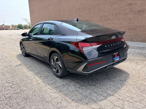 Used 2025 Hyundai Elantra Sport FWD image 17