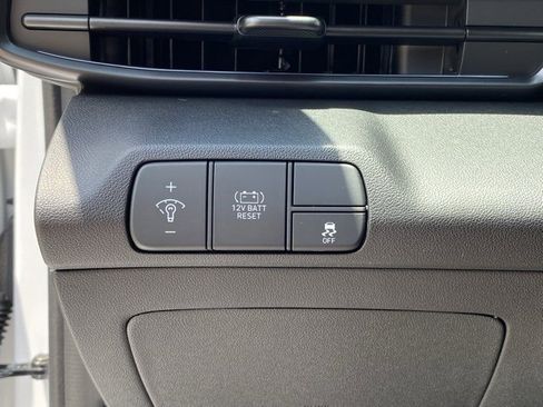 New 2025 Hyundai Elantra SEL image 13