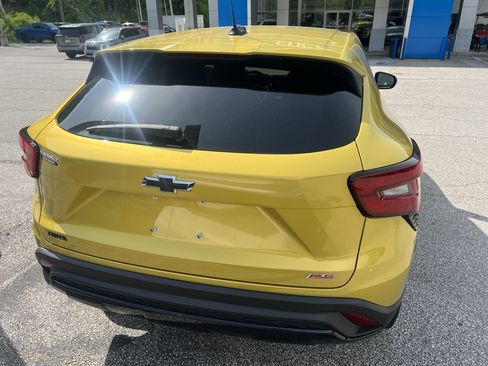 Used 2024 Chevrolet Trax RS FWD image 4