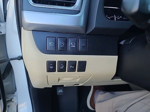 Used 2019 Toyota Highlander Limited Platinum image 4