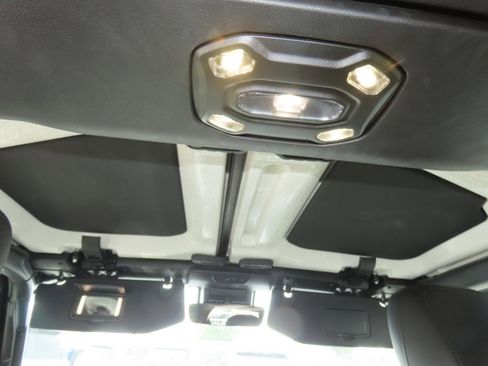 Used 2020 Jeep Wrangler Unlimited Sahara AWD/4WD image 22