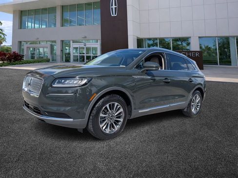Used 2022 Lincoln Nautilus FWD w/ Premium Package image 3