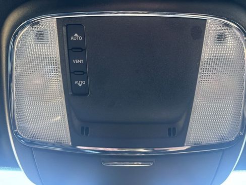 Used 2023 Dodge Charger SXT w/ Blacktop Package image 32