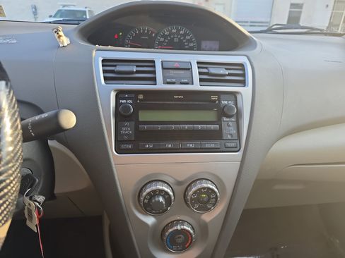 Used 2009 Toyota Yaris Sedan image 24