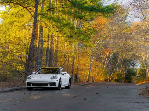 Used 2017 Porsche Panamera image 42