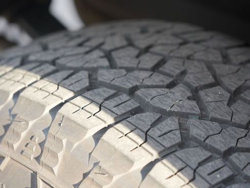 Used 2023 Chevrolet Silverado 1500 LTZ AWD/4WD image 36