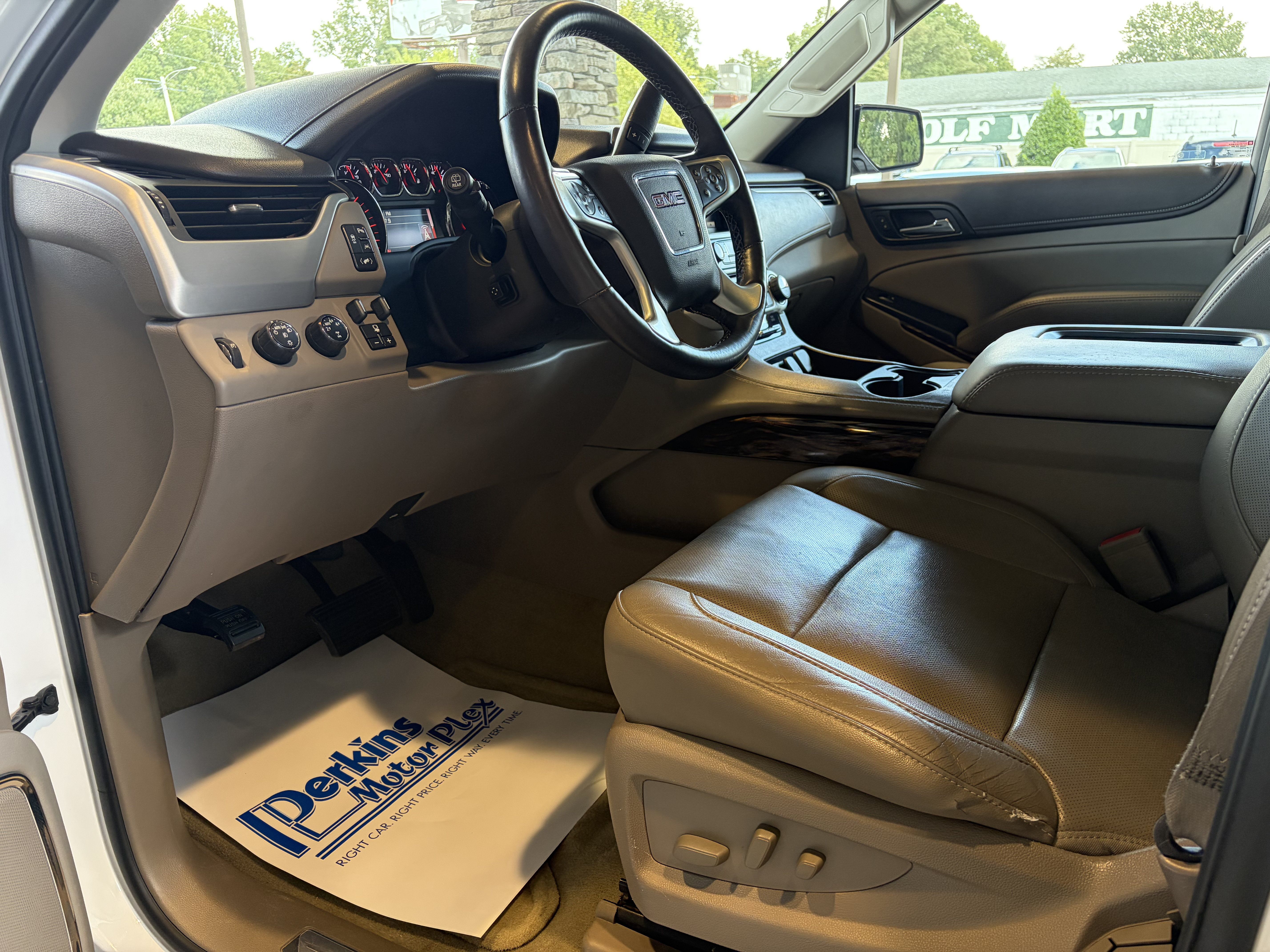 Used 2016 GMC Yukon SLT w/ Open Road Package AWD/4WD image 2