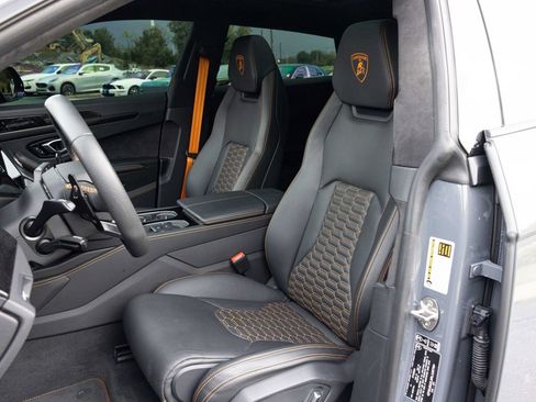 Used 2024 Lamborghini Urus S image 3