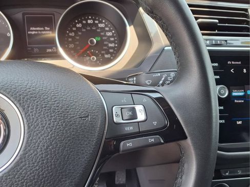Used 2020 Volkswagen Tiguan SE AWD/4WD image 17