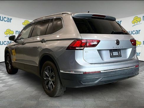 Used 2023 Volkswagen Tiguan SE w/ Panoramic Sunroof Package image 4