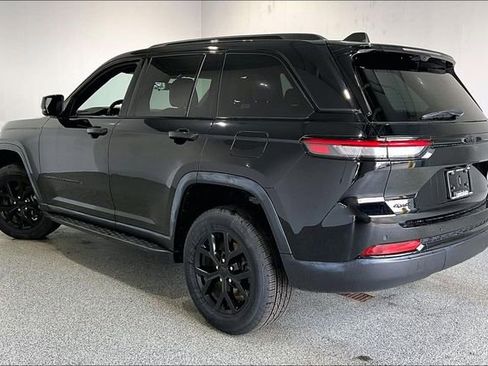 Used 2024 Jeep Grand Cherokee Limited AWD/4WD image 4