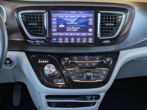 Used 2018 Chrysler Pacifica Touring-L Plus image 15