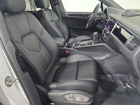 New 2026 Porsche Macan image 27
