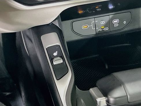 Certified 2024 Kia Sorento S w/ Panoramic Sunroof Package FWD image 20