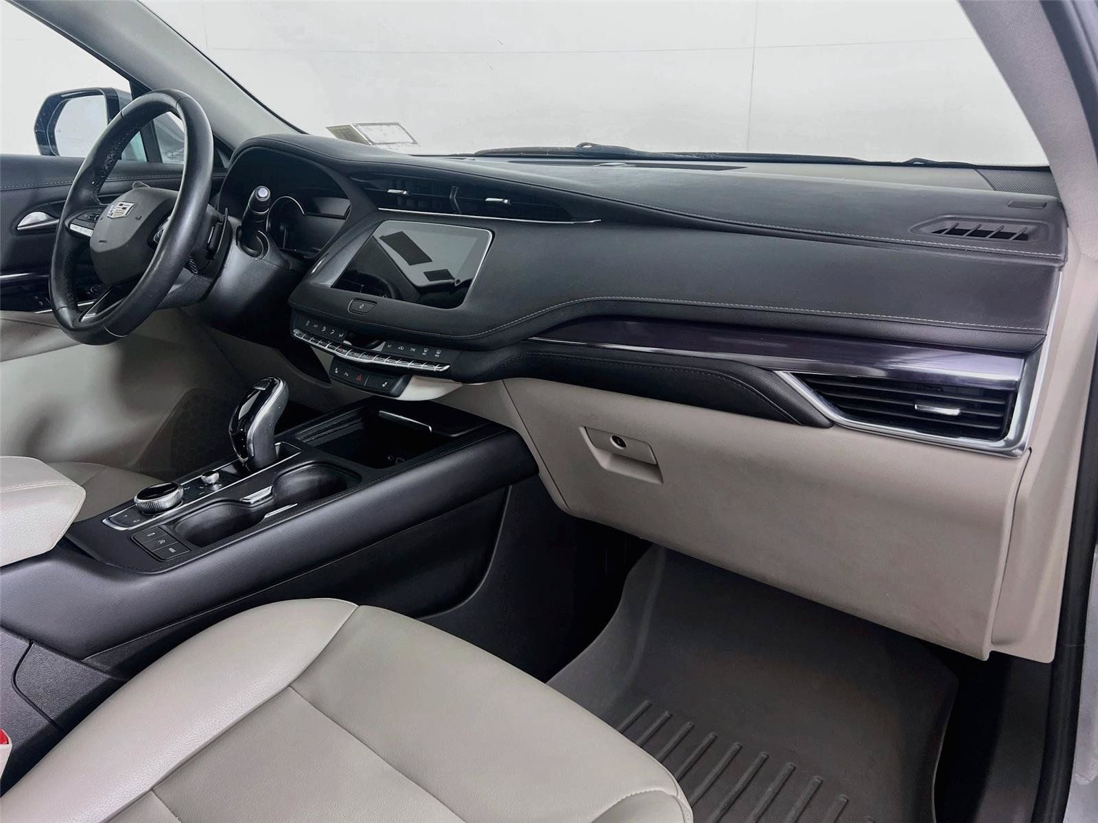 Used 2023 Cadillac XT4 Luxury w/ Cold Weather Package AWD/4WD image 26