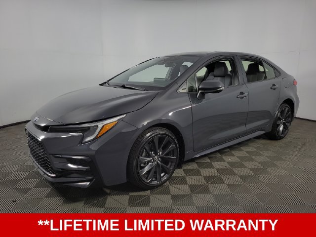 Used 2024 Toyota Corolla SE w/ SE Package FWD image 3