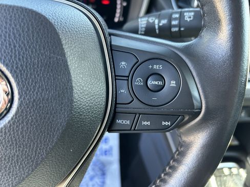 Certified 2023 Toyota Corolla Cross XLE image 22