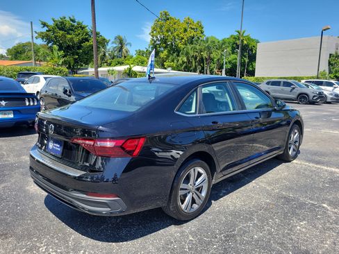 Certified 2024 Volkswagen Jetta SE w/ Panoramic Sunroof Package FWD image 5