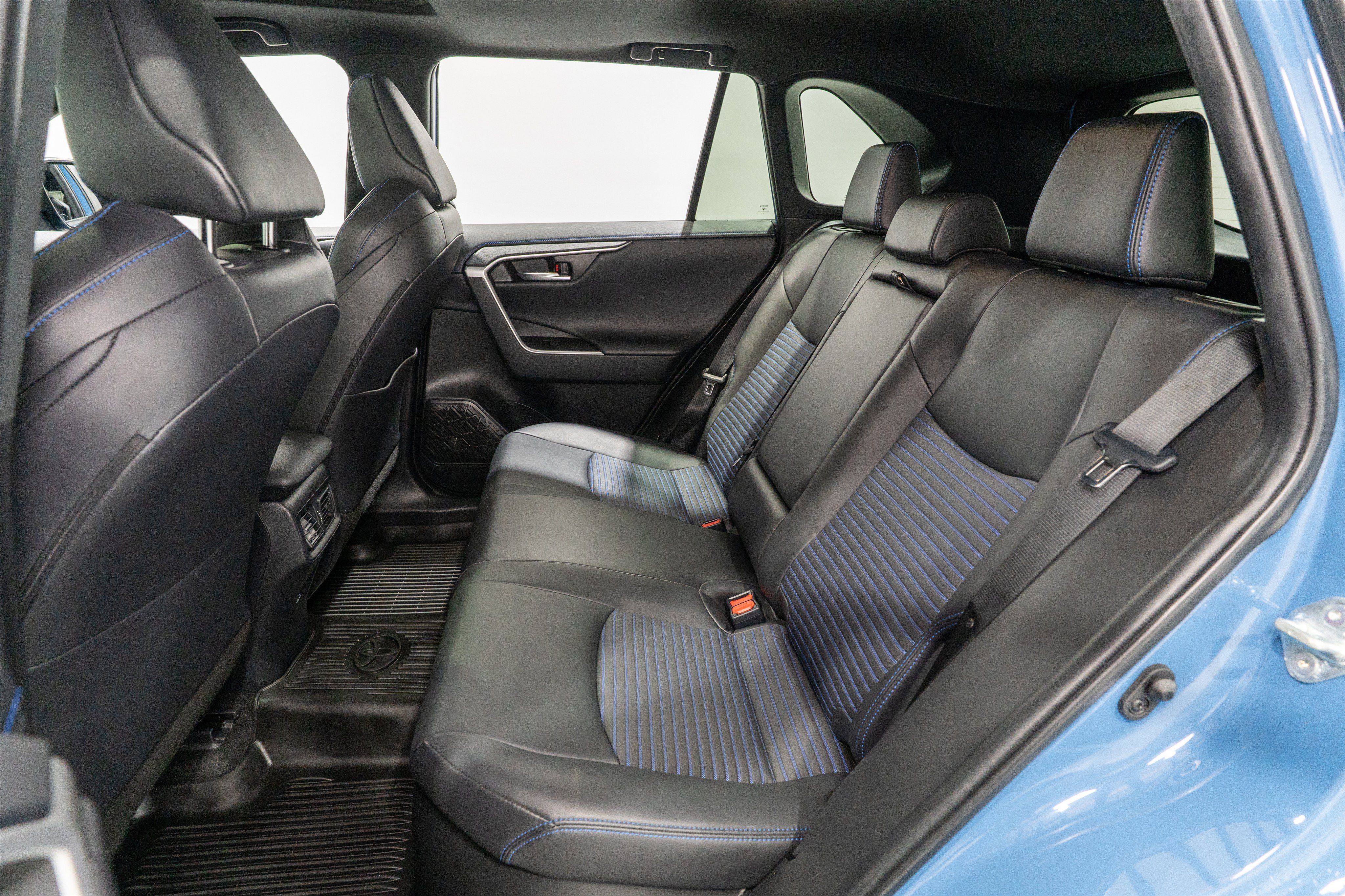 Used 2024 Toyota RAV4 XSE AWD/4WD image 29
