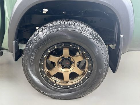 Used 2022 Nissan Frontier PRO-4X AWD/4WD image 9