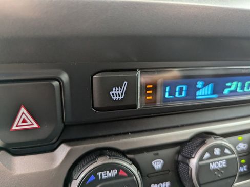 Used 2021 Toyota Tacoma Limited image 21