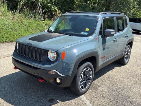 Used 2017 Jeep Renegade Trailhawk w/ Premium Trailhawk Package AWD/4WD image 2