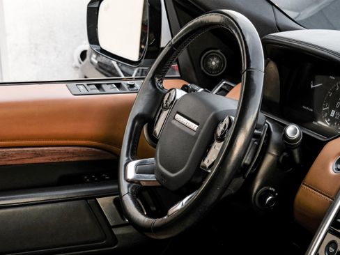 Used 2020 Land Rover Discovery HSE Luxury image 13