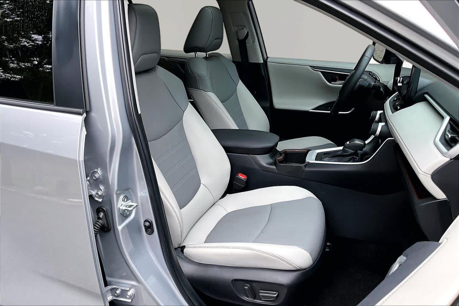 Certified 2025 Toyota RAV4 Limited FWD image 9