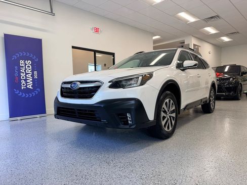 Used 2020 Subaru Outback Premium AWD/4WD image 3