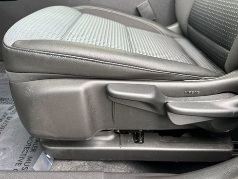 Used 2025 Chevrolet Trax LT w/ Driver Confidence Package image 13