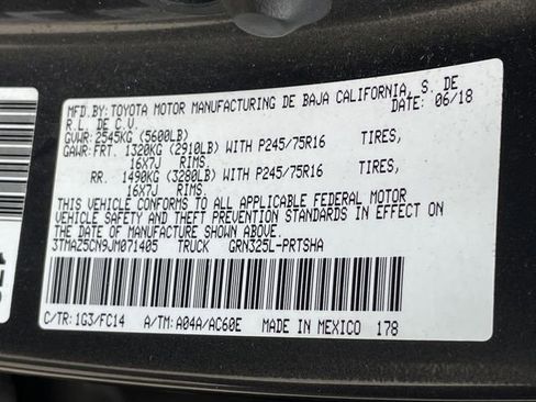 Used 2018 Toyota Tacoma SR5 RWD image 28