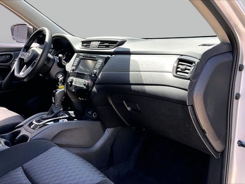 Used 2020 Nissan Rogue S FWD image 18