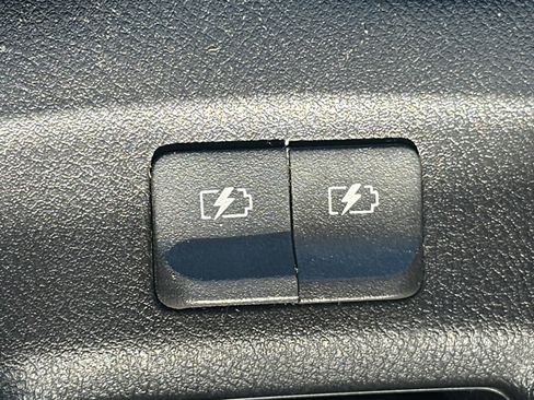 Used 2021 Nissan Versa SV image 32