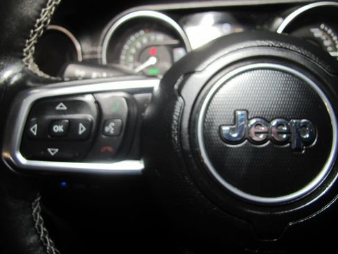 Used 2022 Jeep Wrangler Unlimited Sahara w/ Cold Weather Group AWD/4WD image 5