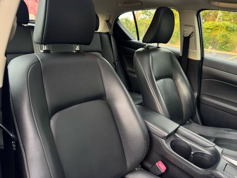 Used 2015 Lexus CT 200h w/ Navigation Package FWD image 25