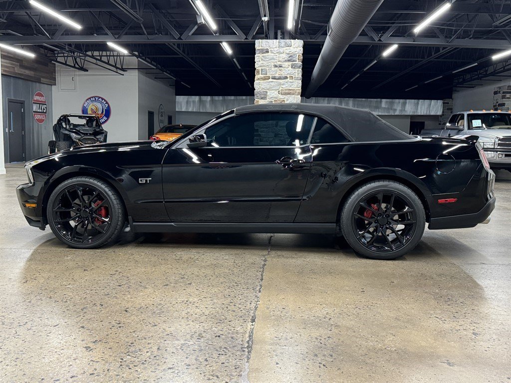 Used 2010 Ford Mustang GT RWD image 4