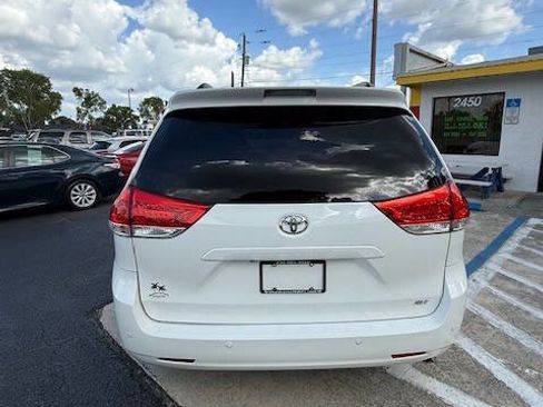 Used 2011 Toyota Sienna XLE image 6