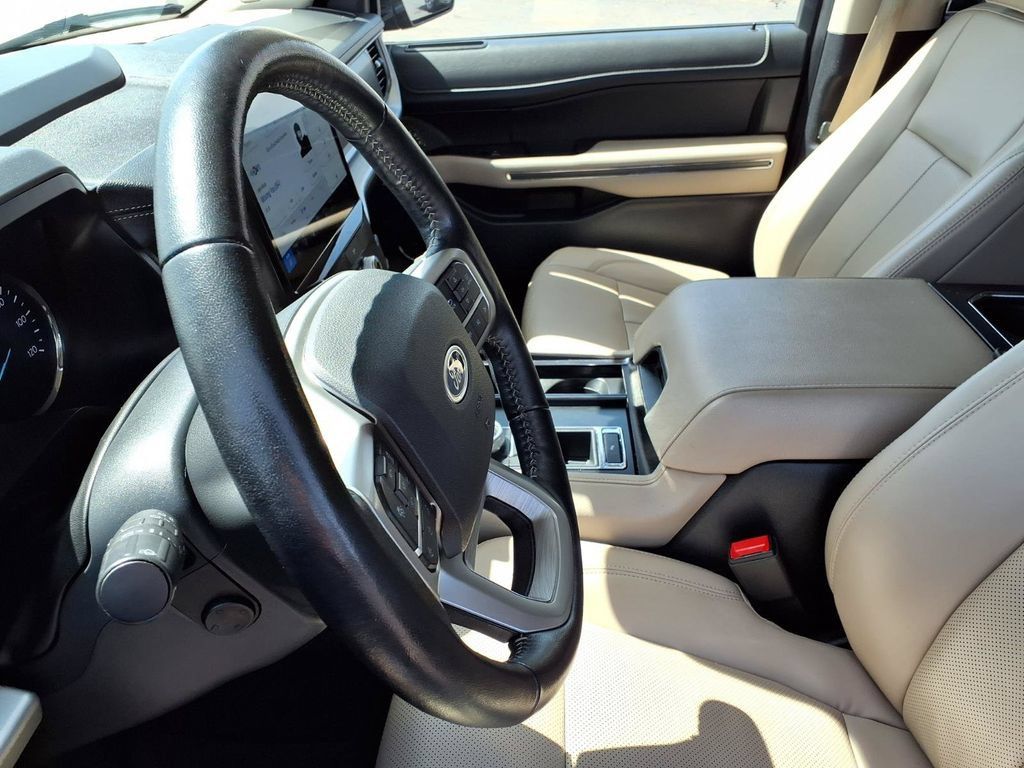 Used 2023 Ford Expedition XLT RWD image 16