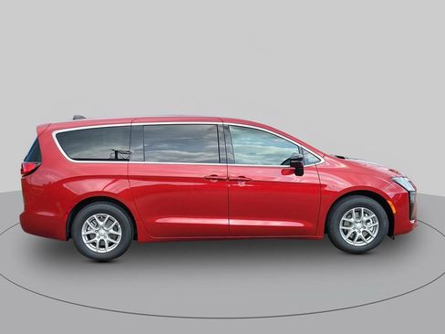 New 2027 Chrysler Pacifica Select FWD image 2