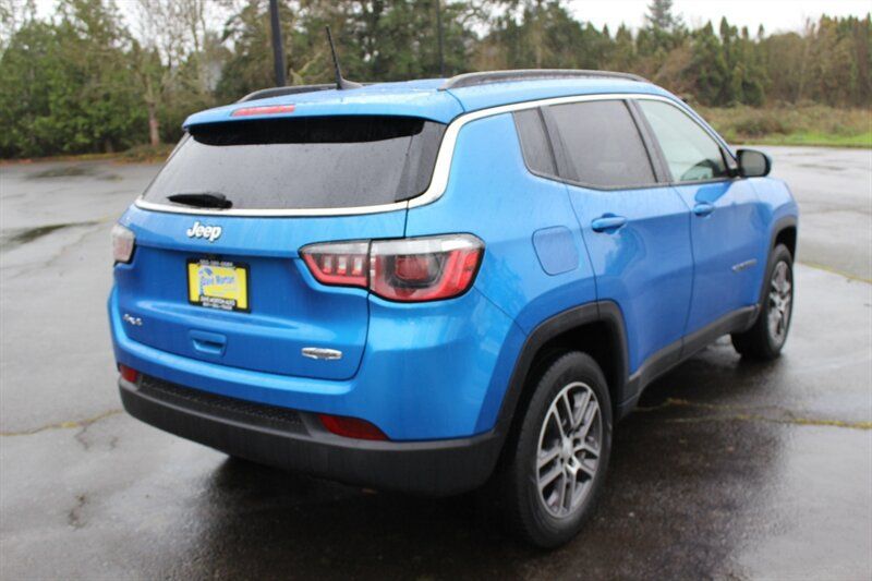 Used 2017 Jeep Compass Latitude w/ Popular Equipment Group AWD/4WD image 4