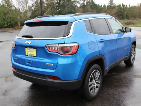 Used 2017 Jeep Compass Latitude w/ Popular Equipment Group AWD/4WD image 4