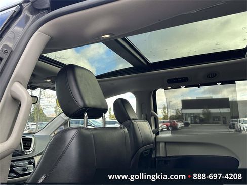 Used 2019 Chrysler Pacifica Limited image 16