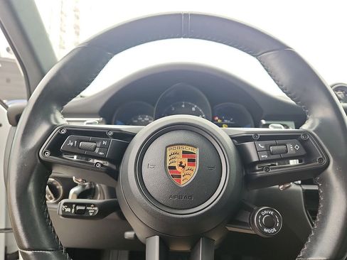 Certified 2023 Porsche Macan Turbo image 17