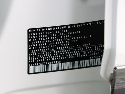 Used 2020 Volkswagen Tiguan SE w/ Panoramic Sunroof Package image 34