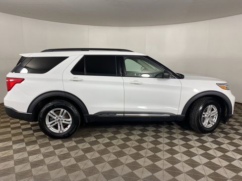 Used 2020 Ford Explorer XLT w/ Equipment Group 202A image 5